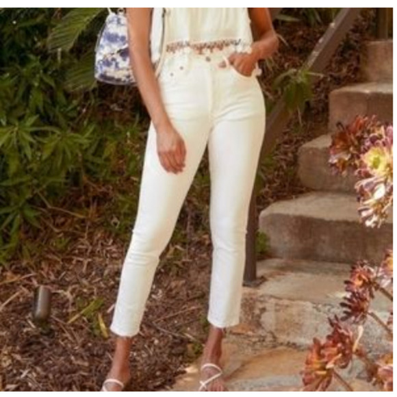 Levi’s Mom Jean Distressed White  -  Size 29 - Picture 14 of 14